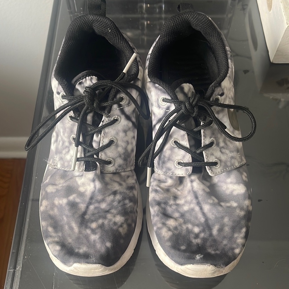 Nike Roches - Picture 1 of 9